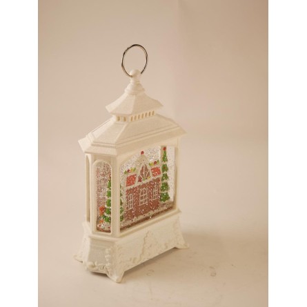 weisser-glitzer-auf-einem-lebkuchenhaus-1